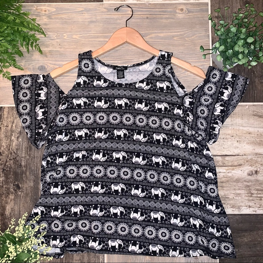 🌸Rue21 Tribal Elephant Top